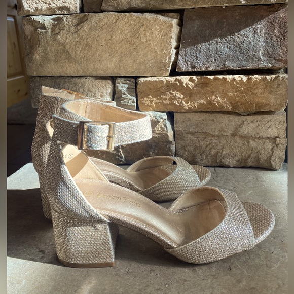 Super cute gold sparkly Dream Paris shoes💫 - Picture 3 of 6